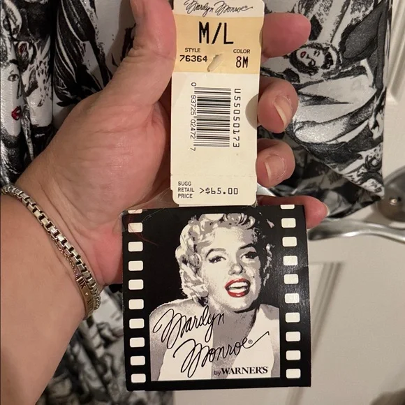 **NWT** Marilyn Monroe chemise and matching robe by Warners - Picture 4 of 8